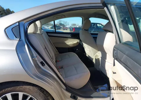 2019 Subaru Legacy 2.5I z USA, uszkodzony, nr VIN 4S3BNAB65K3023910